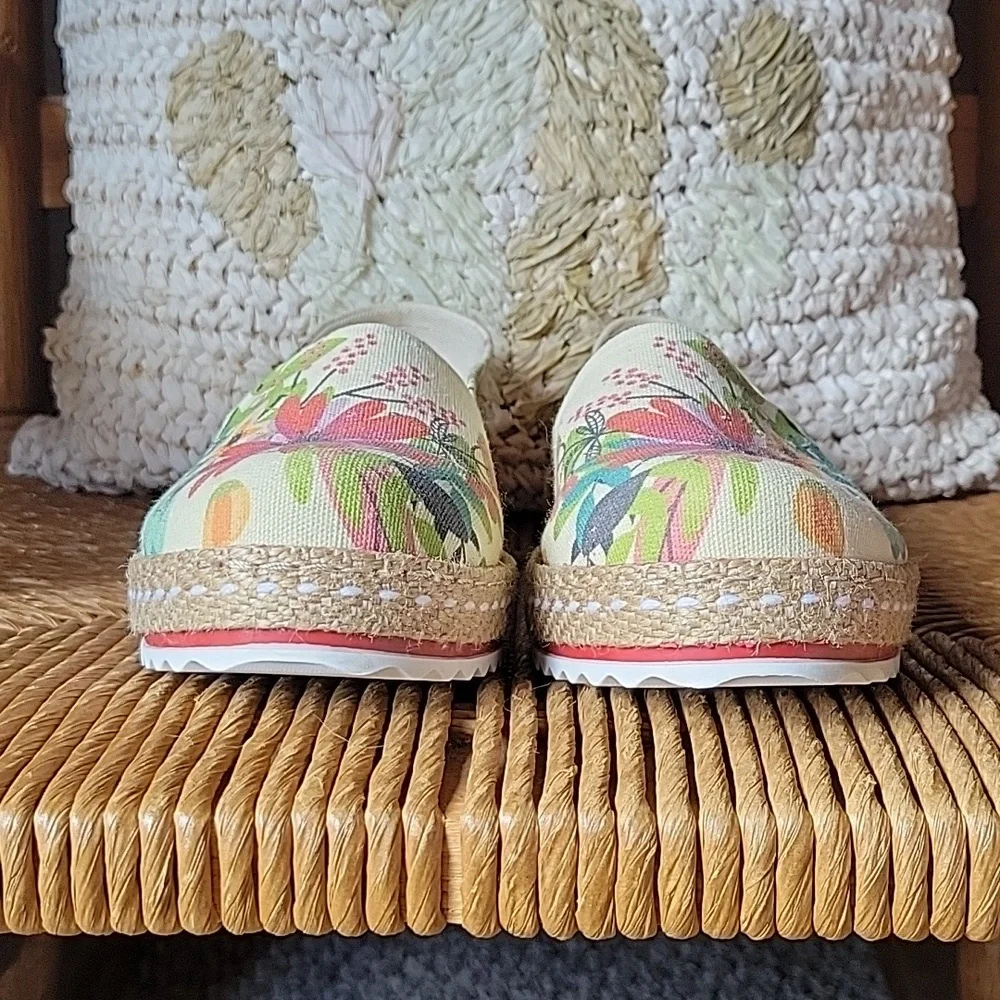 Goby canvas, floral, espadrille clogs/loafers, size 8.5-9 (39EU)